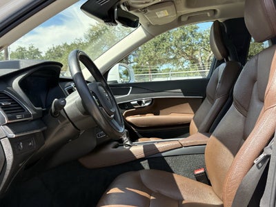 2020 Volvo XC90 Momentum