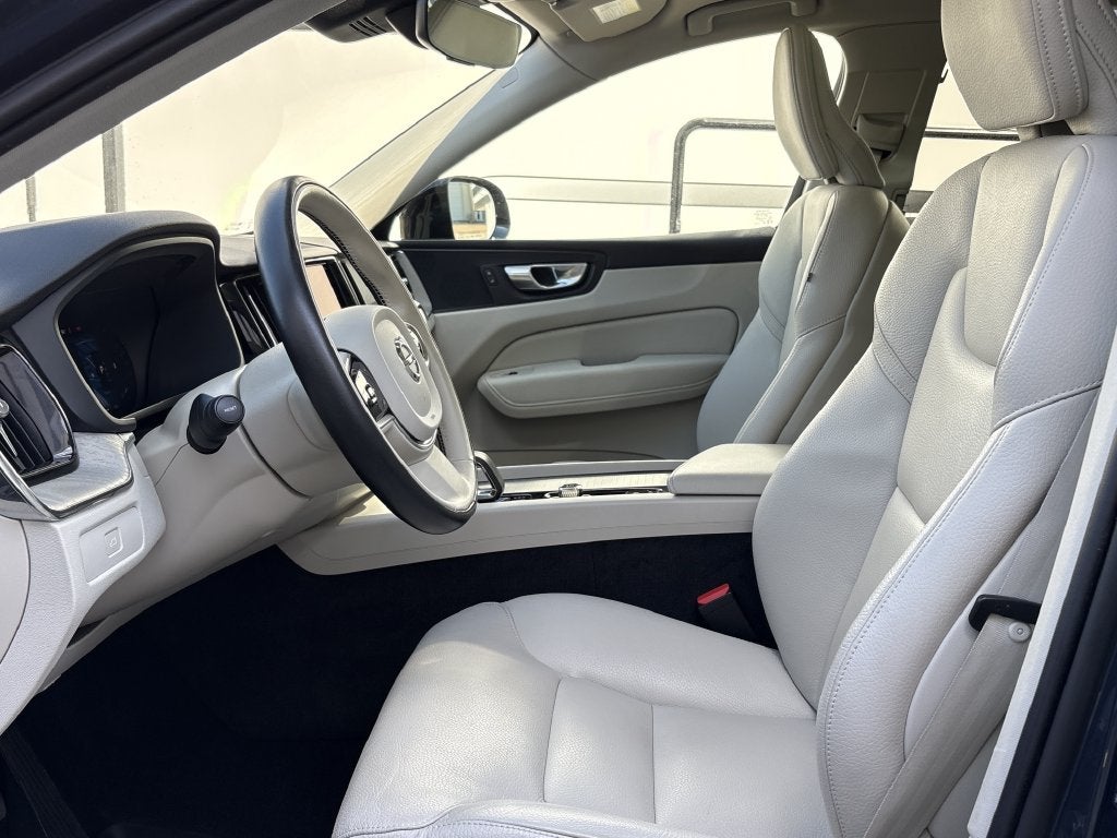 2024 Volvo XC60 B5 Plus Dark Theme