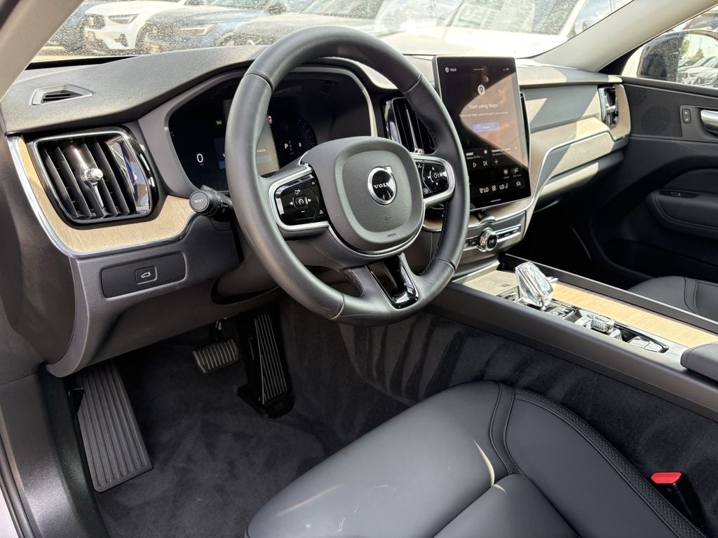 2026 Volvo XC60 B5 Plus