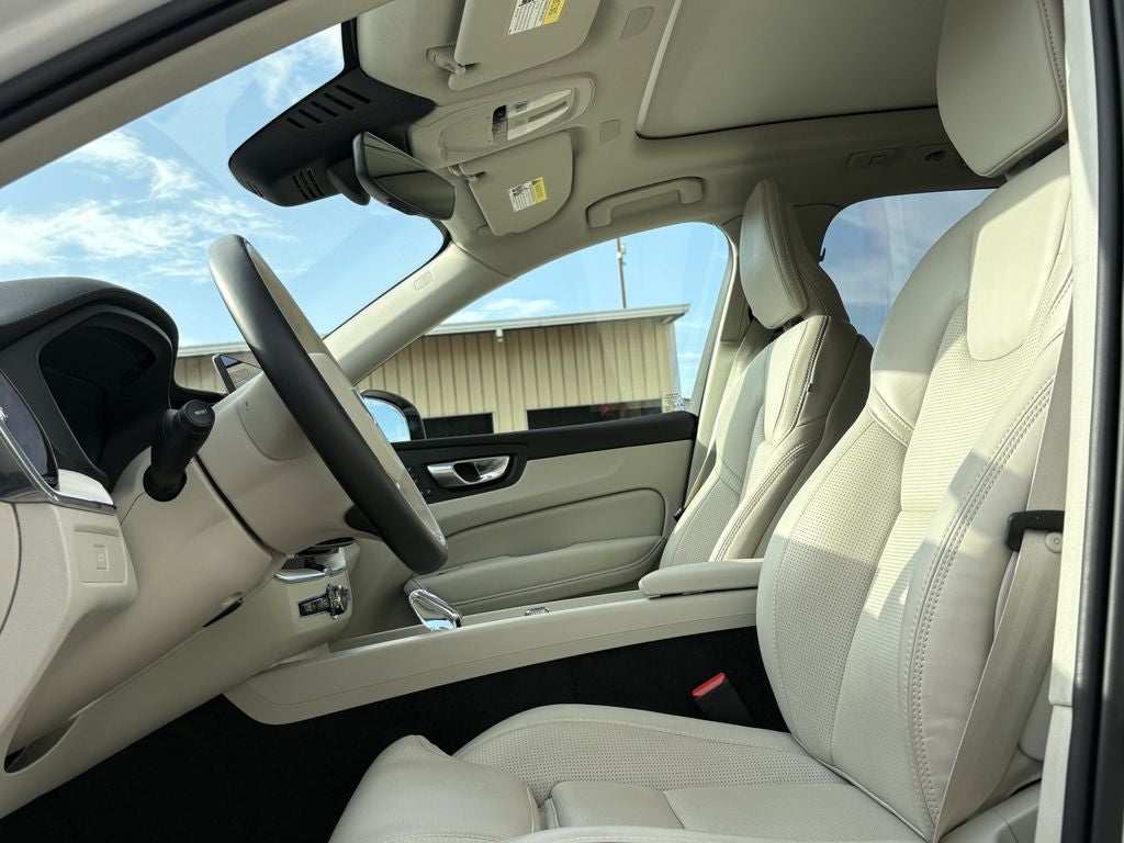 2026 Volvo XC60 B5 Ultra