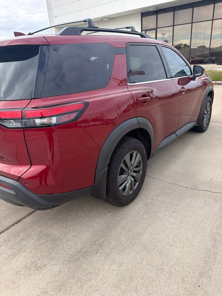 2023 Nissan Pathfinder SV