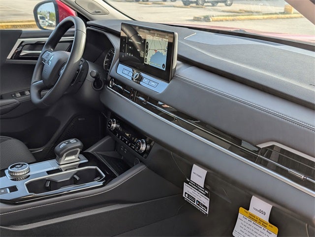 2025 Mitsubishi Outlander ES