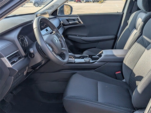 2026 Mitsubishi Outlander ES