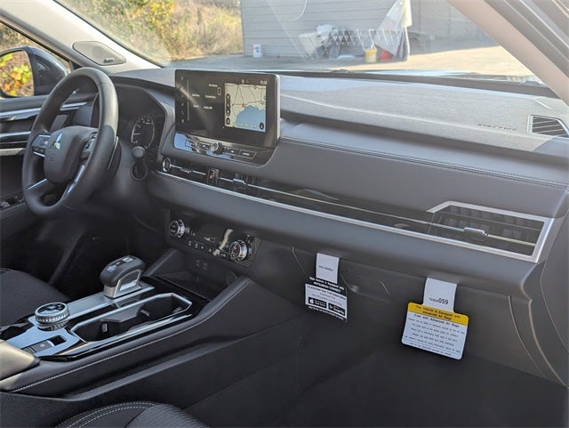 2026 Mitsubishi Outlander ES