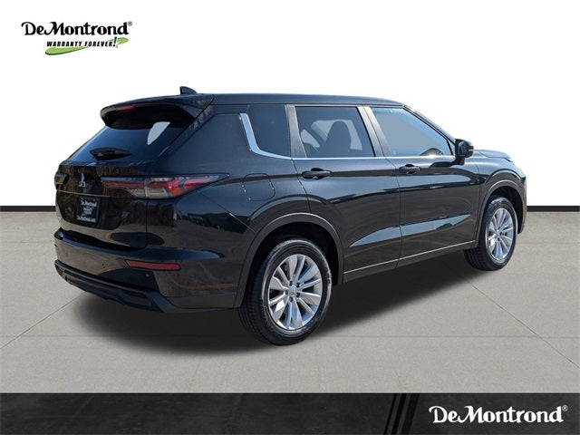 2026 Mitsubishi Outlander ES