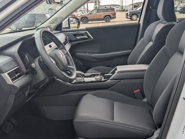 2026 Mitsubishi Outlander ES