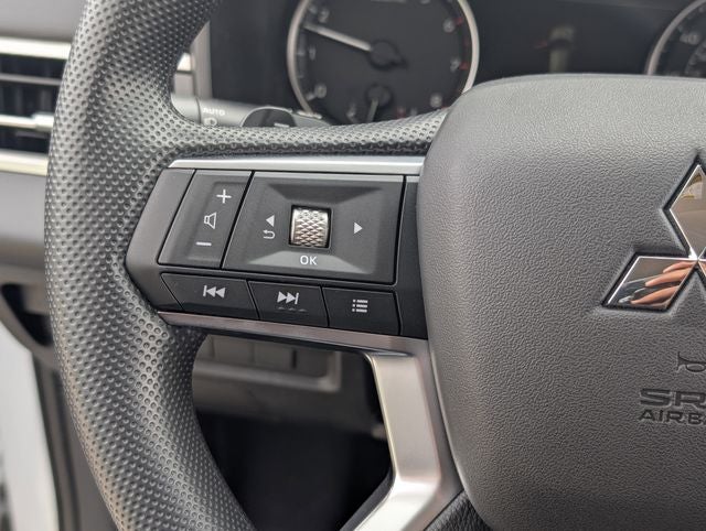 2026 Mitsubishi Outlander ES