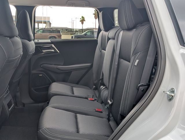 2026 Mitsubishi Outlander ES