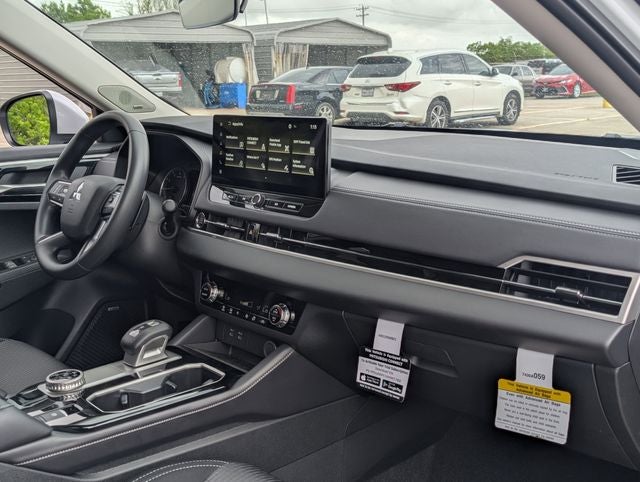 2026 Mitsubishi Outlander ES