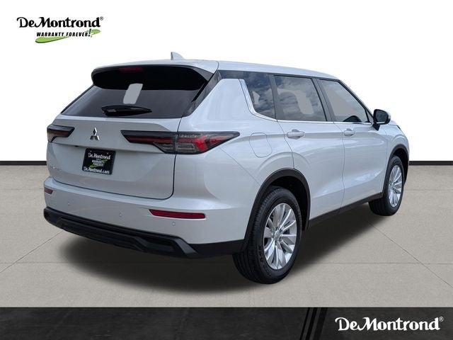 2026 Mitsubishi Outlander ES