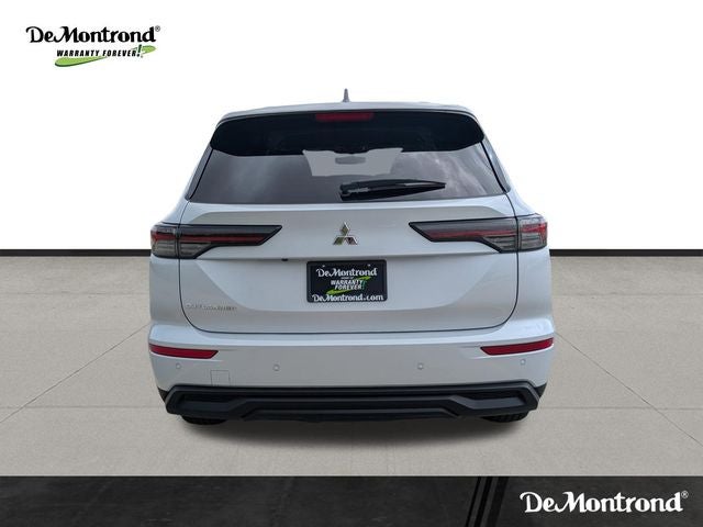 2026 Mitsubishi Outlander ES