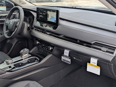 2025 Mitsubishi Outlander SE