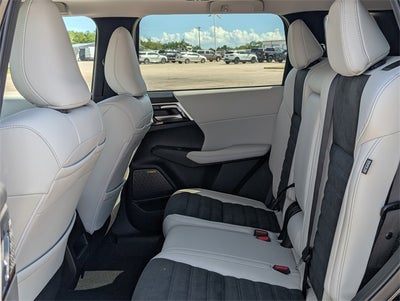 2025 Mitsubishi Outlander SE