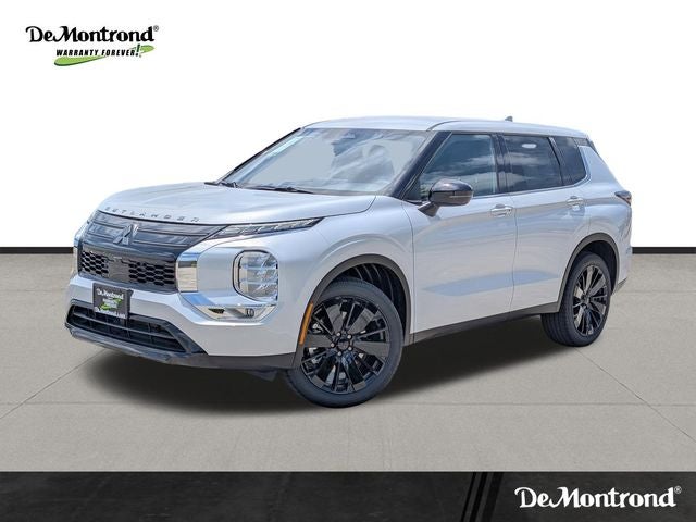2026 Mitsubishi Outlander LE FWD's photo
