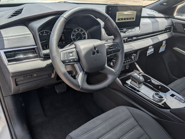 2026 Mitsubishi Outlander LE