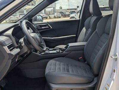 2026 Mitsubishi Outlander LE