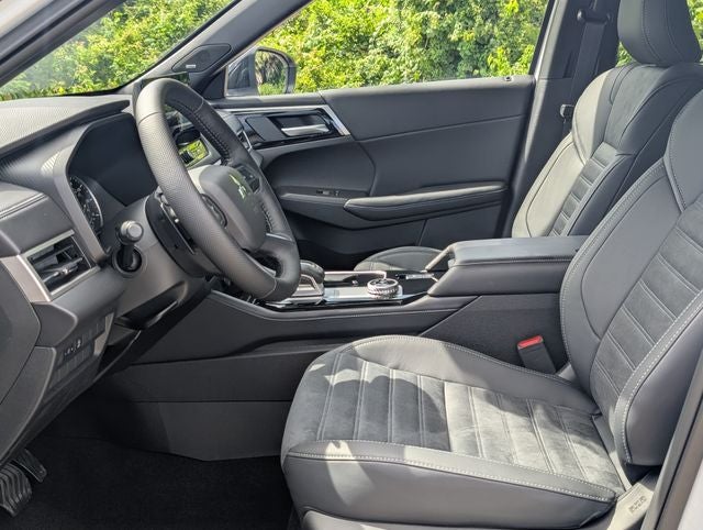 2026 Mitsubishi Outlander LE