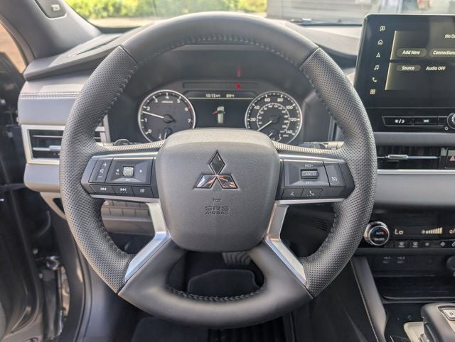 2026 Mitsubishi Outlander LE