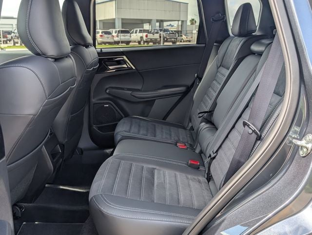 2026 Mitsubishi Outlander LE