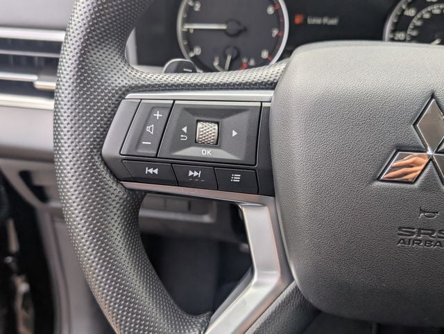 2026 Mitsubishi Outlander ES