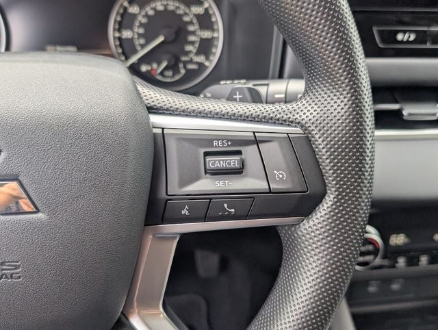2026 Mitsubishi Outlander ES
