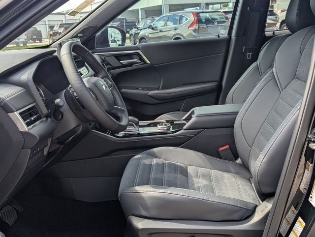 2026 Mitsubishi Outlander LE