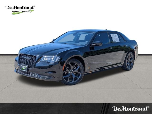 2023 Chrysler 300 Touring's photo