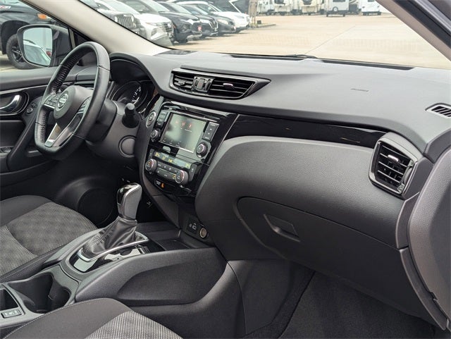 2022 Nissan Rogue Sport SV