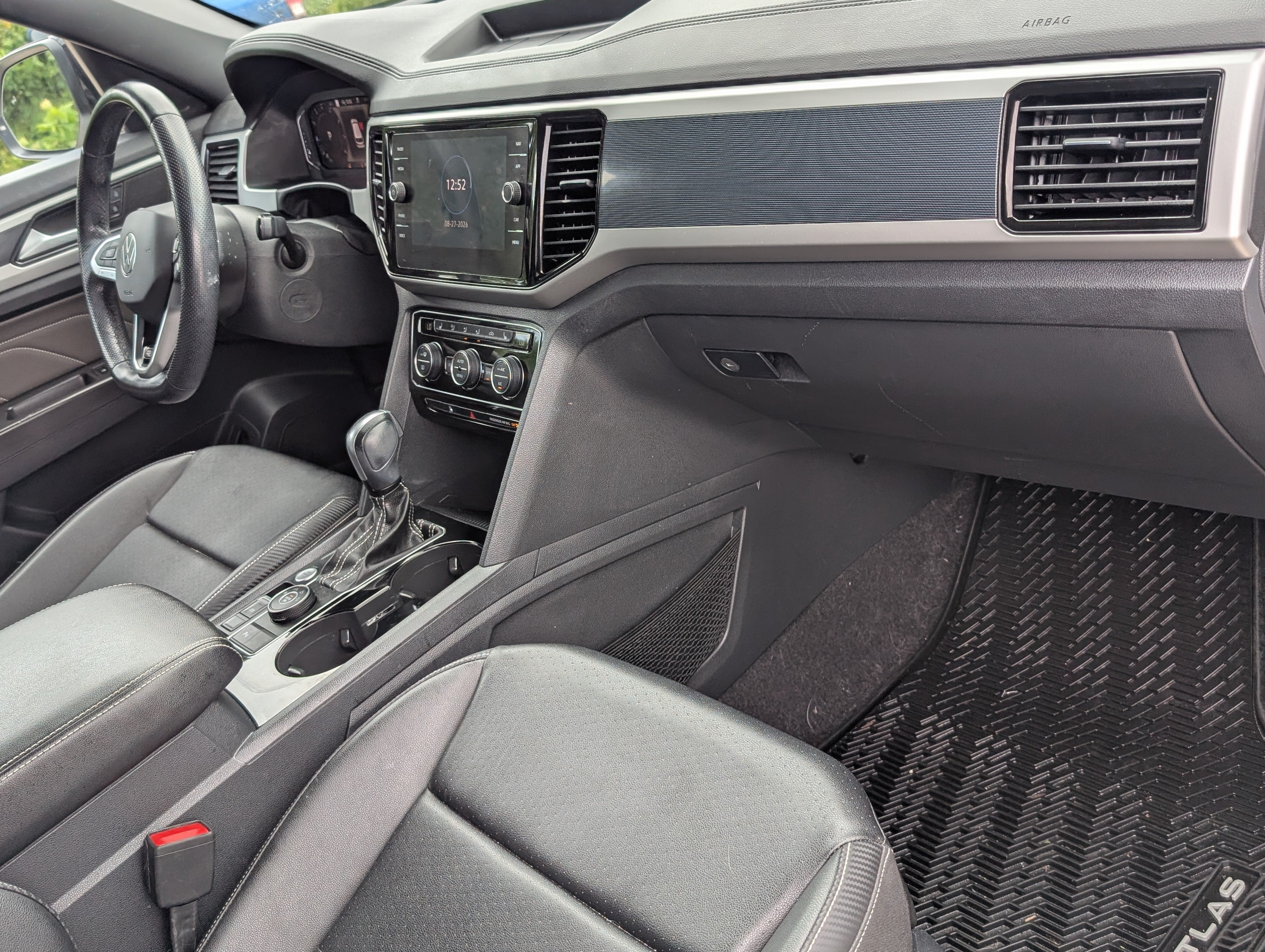 2023 Volkswagen Atlas Cross Sport 2.0T SEL R-Line Black